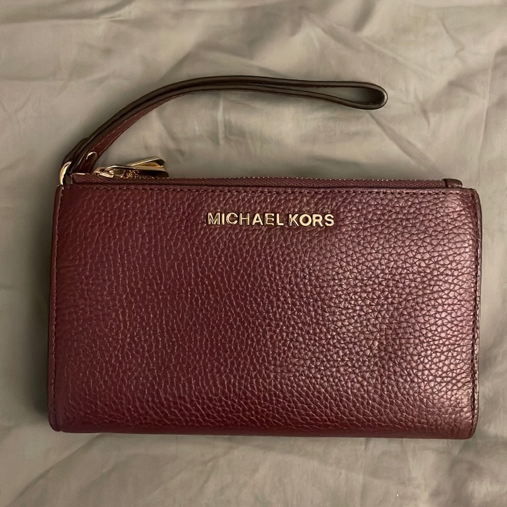 Micheal Kors Adele Pebbled Leather Smartphone Wallet EUC